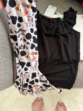 Bums & roses Cow Print ruffle flare pants with Black Ruffle Tank Top size 3T